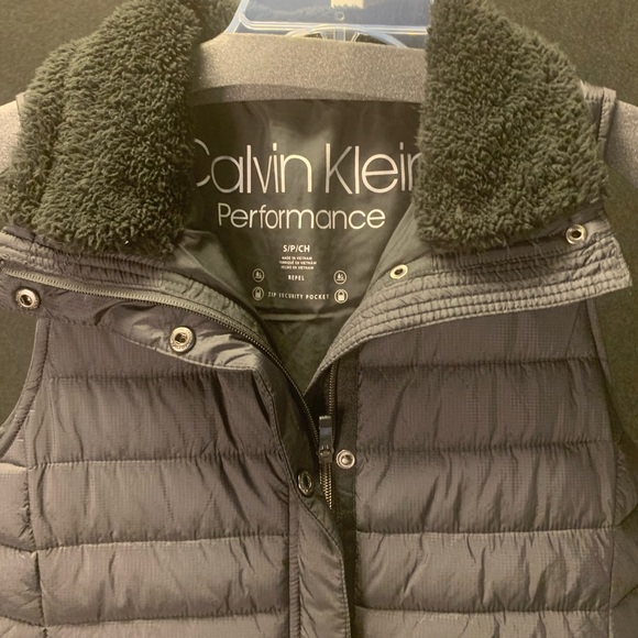 Calvin Klein Puffer Vest - Picture 4 of 10